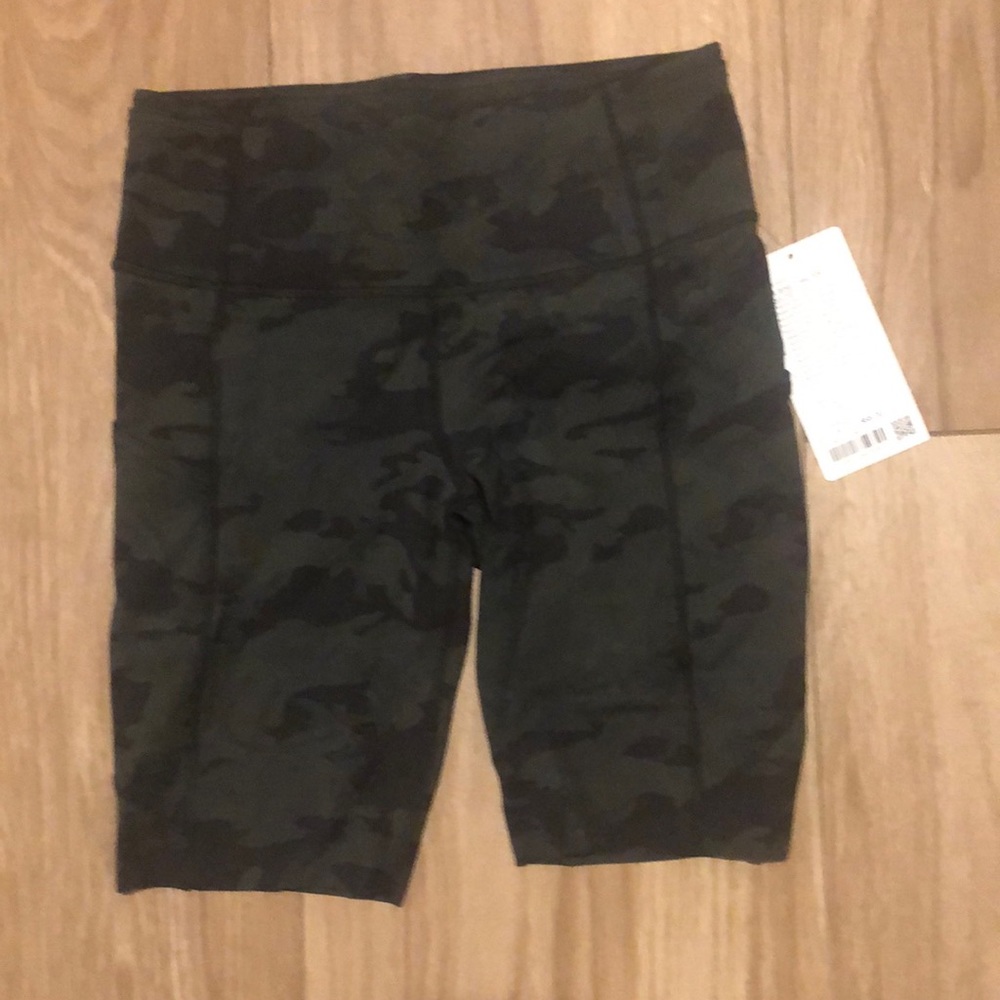 Lululemon fast and free 10” size 8 camo shorts